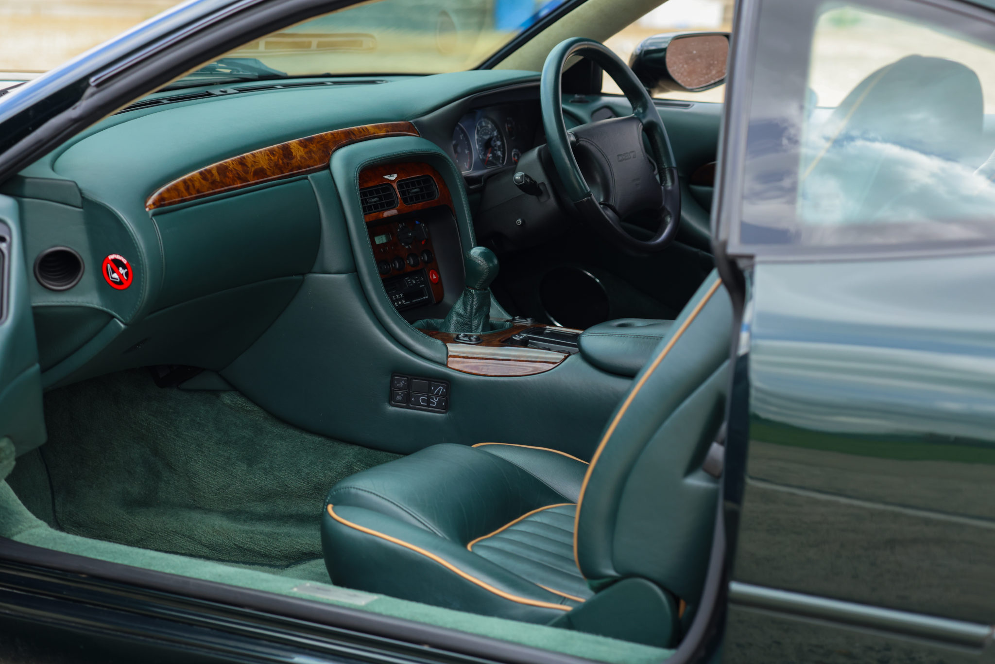 1997 Aston Martin DB7 Coupe manual - Stratton Motor Company
